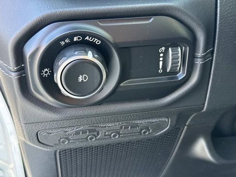 Used 2024 Jeep Wrangler Unlimited Sahara w/ Technology Group AWD/4WD image 15