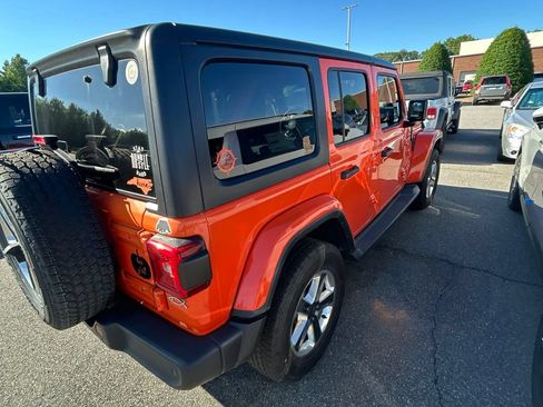 Used 2018 Jeep Wrangler Unlimited Sahara AWD/4WD image 15