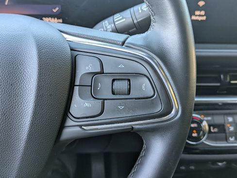 Used 2025 Buick Envista Sport Touring image 24