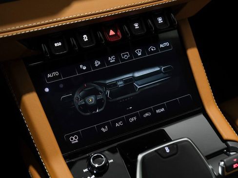 Used 2025 Lamborghini Urus SE image 33