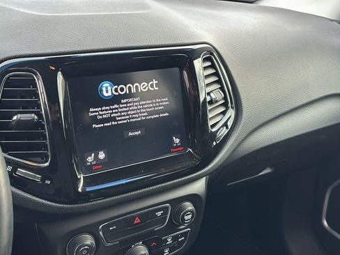 Used 2019 Jeep Compass Limited image 19