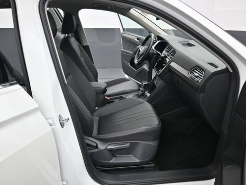 Used 2023 Volkswagen Tiguan SE w/ Panoramic Sunroof Package FWD image 34