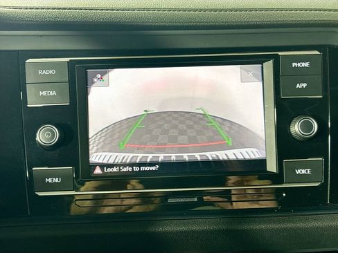 Certified 2024 Volkswagen Jetta SE image 17