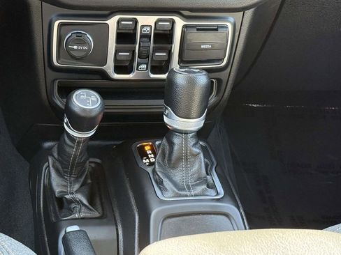 Used 2024 Jeep Wrangler Unlimited AWD/4WD image 22