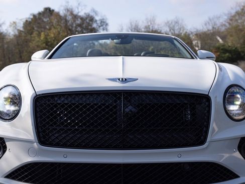 Used 2024 Bentley Continental GT image 15