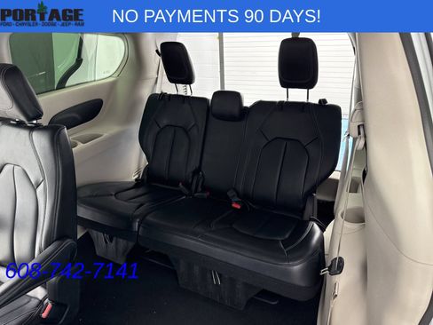 Used 2023 Chrysler Pacifica Touring-L FWD image 33