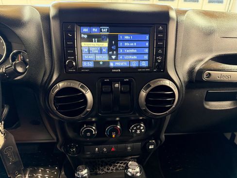 Used 2018 Jeep Wrangler Sport AWD/4WD image 17
