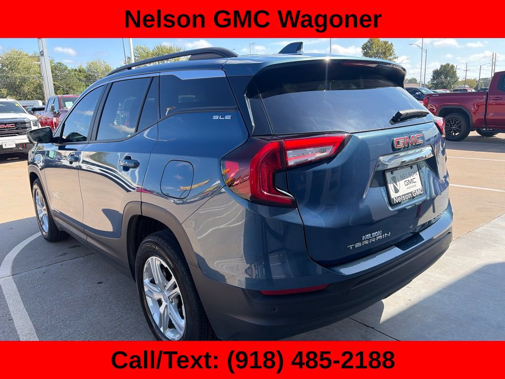 Used 2024 GMC Terrain SLE w/ Driver Convenience Package FWD image 4