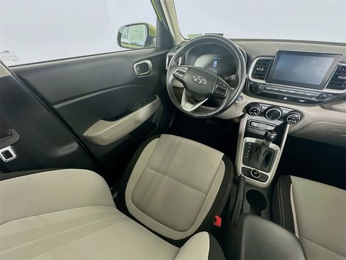 Used 2024 Hyundai Venue SEL image 9