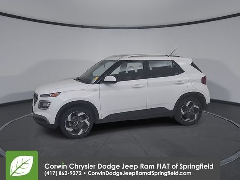 Used 2025 Hyundai Venue SEL FWD image 8