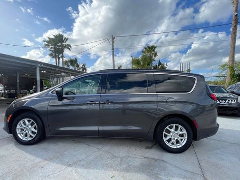 Used 2020 Chrysler Voyager Lxi FWD image 23