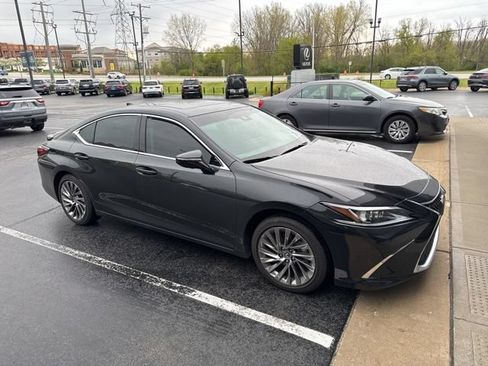 Used 2025 Lexus ES 300h w/ Luxury Package FWD image 2