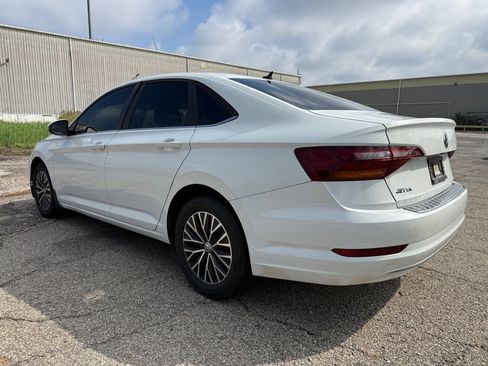 Used 2019 Volkswagen Jetta SE w/ Cold Weather Package FWD image 4