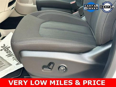 Used 2024 Chrysler Voyager LX image 18