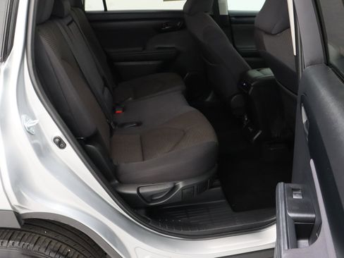 Used 2025 Toyota Highlander LE FWD image 36