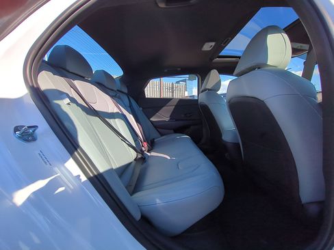 Certified 2025 Hyundai Elantra Limited image 34