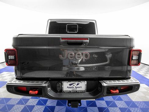 Used 2024 Jeep Gladiator Rubicon w/ Technology Group AWD/4WD image 7