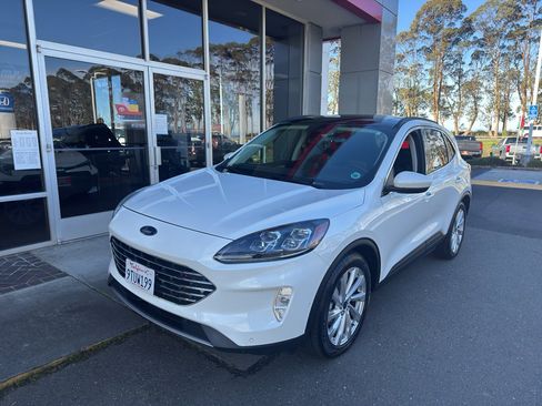 Used 2021 Ford Escape Titanium w/ Titanium Elite Package image 4