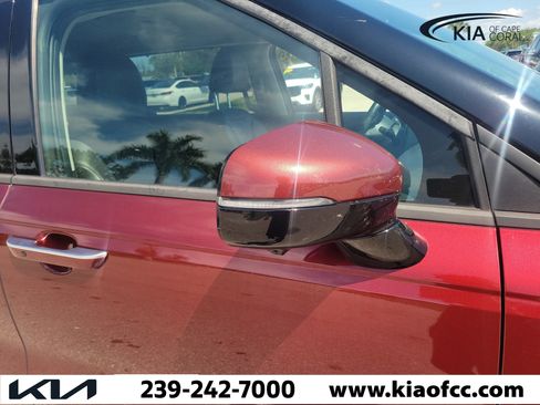 Certified 2023 Kia Carnival SX FWD image 8