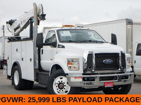 Used 2019 Ford F750 2WD Regular Cab Super Duty image 2