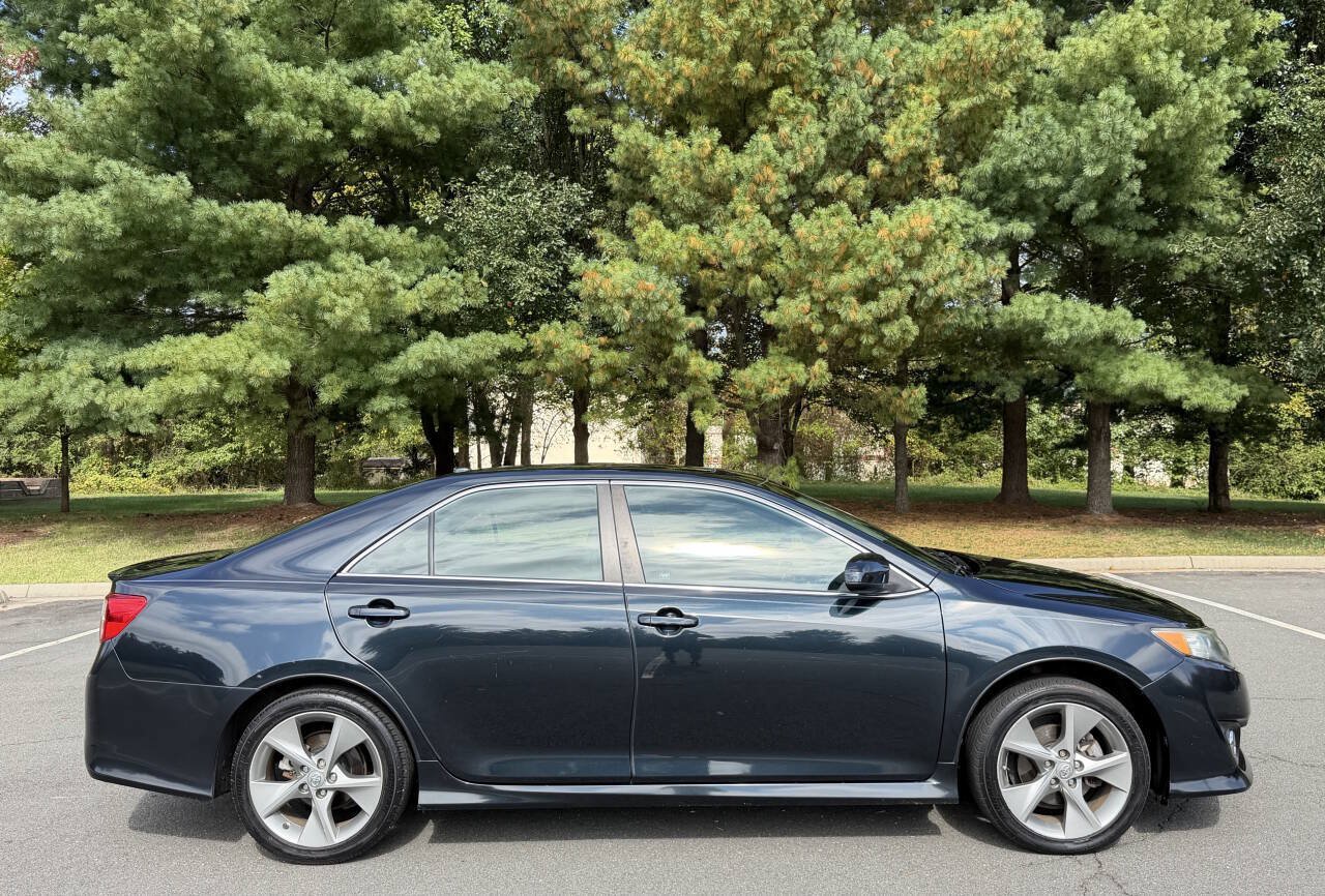 Used 2012 Toyota Camry SE w/ Leather Pkg FWD image 6