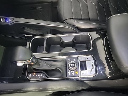 Used 2022 Kia Telluride SX w/ SX Prestige Package image 37