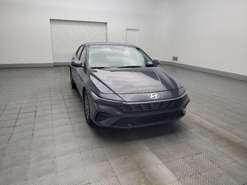 Used 2024 Hyundai Elantra SEL FWD image 13