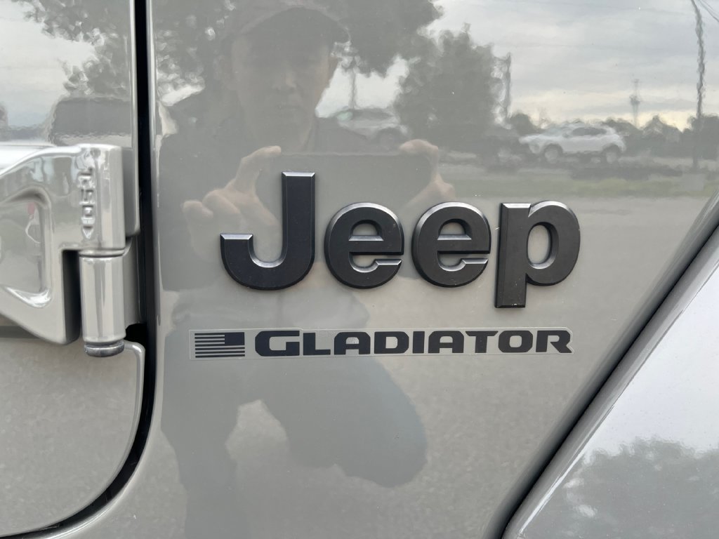 Used 2023 Jeep Gladiator Overland AWD/4WD image 42