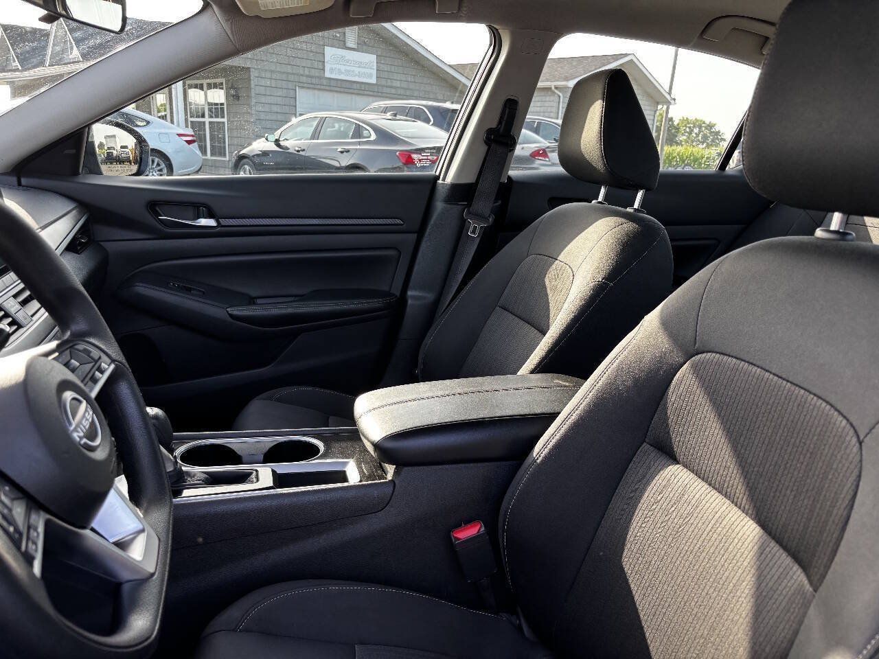 Used 2024 Nissan Altima 2.5 SV FWD image 11