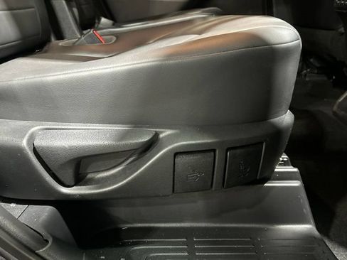 Used 2021 Toyota Highlander XLE AWD/4WD image 34