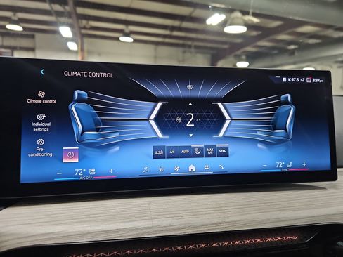 Certified 2025 BMW 330i Sedan w/ Premium Package image 22