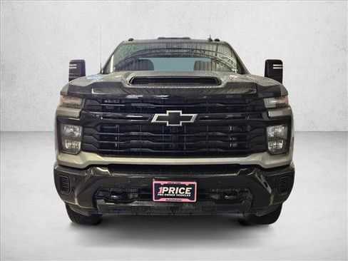 Used 2025 Chevrolet Silverado 2500 Custom w/ Custom Value Package image 2