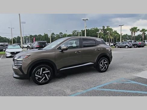 Used 2025 Nissan Kicks SV FWD image 24