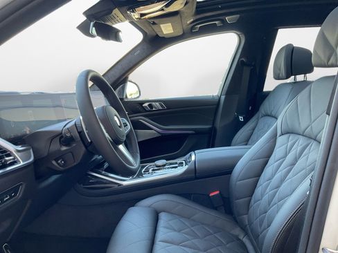 New 2026 BMW X7 xDrive40i w/ M Sport Package AWD/4WD image 9