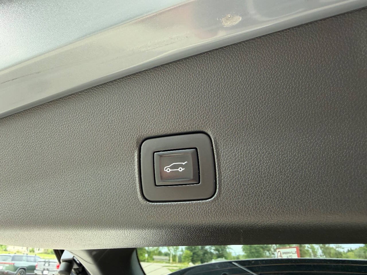 Used 2022 Chevrolet TrailBlazer RS w/ Sun and Liftgate Package FWD image 28