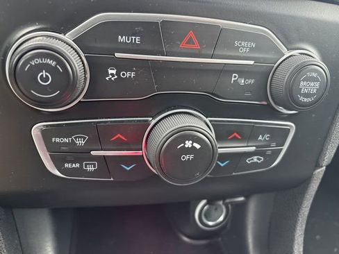 Used 2023 Dodge Charger SXT image 23