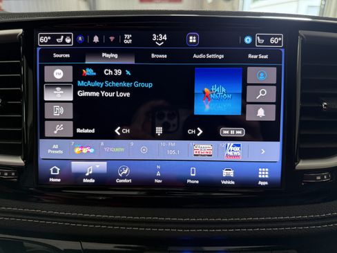 Used 2025 Chrysler Pacifica Select w/ Uconnect Theater Family Group FWD image 26