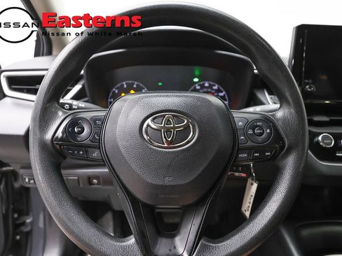 Used 2023 Toyota Corolla LE w/ Carpet Mat Package (TMS) FWD image 10