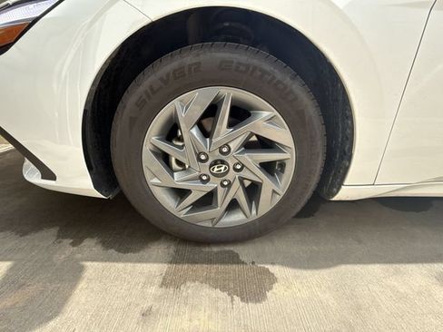 Used 2024 Hyundai Elantra SEL FWD image 10