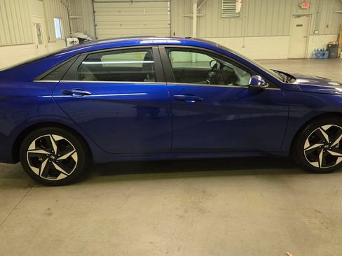 Used 2023 Hyundai Elantra Limited FWD image 9