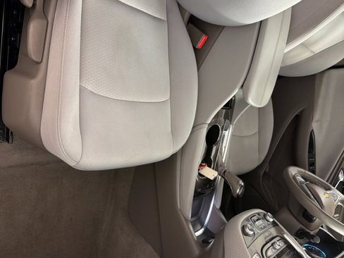 Used 2016 Chevrolet Malibu LT image 22