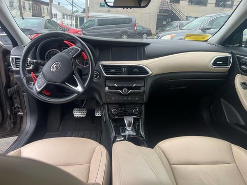 Used 2018 INFINITI QX30 Premium image 13