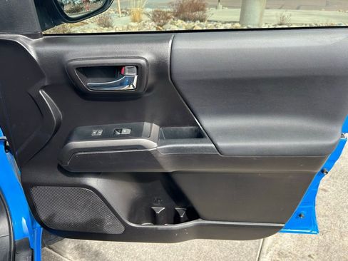 Used 2021 Toyota Tacoma TRD Off-Road w/ Technology Package image 31