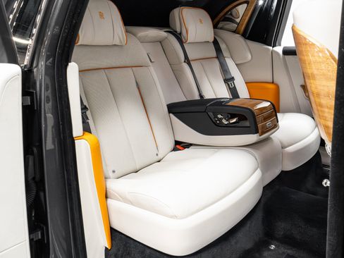 Used 2019 Rolls-Royce Phantom Sedan image 30