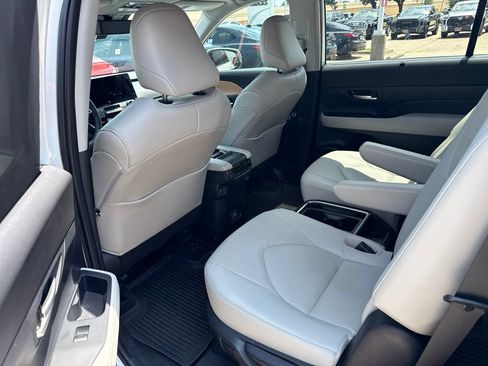 Used 2025 Toyota Grand Highlander FWD image 6