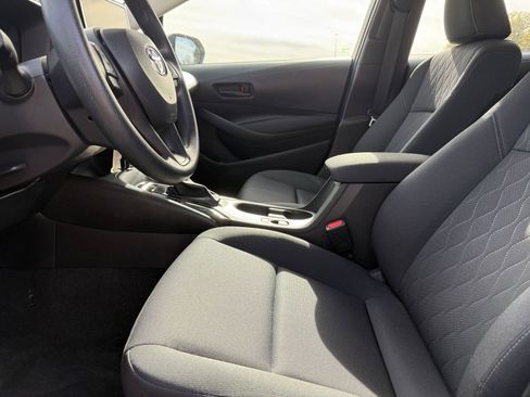 Used 2025 Toyota Corolla LE image 27