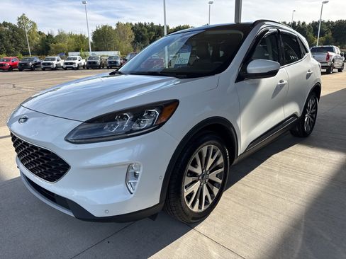 Certified 2020 Ford Escape Titanium w/ Titanium Premium Package 2.0 image 3