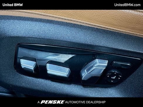 Used 2022 BMW 740i w/ M Sport Package RWD image 4