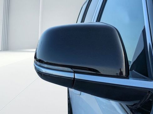 Used 2024 Jeep Wagoneer L Base w/ Premium Group I image 10