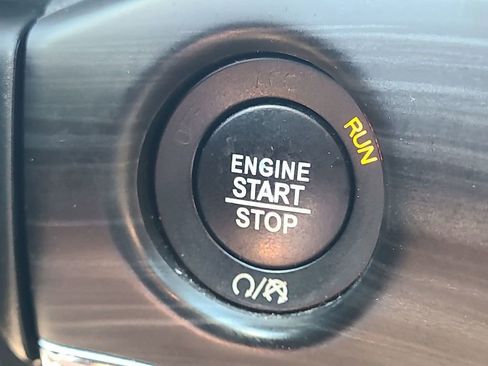 Used 2021 Jeep Grand Cherokee Limited w/ Luxury Group II image 37